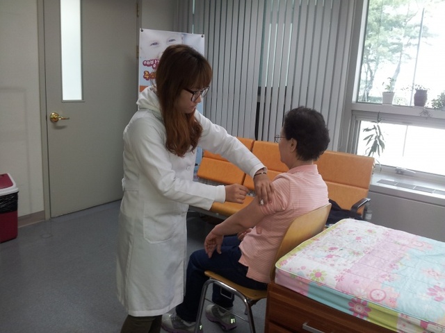 ▲ (사진)독감무료접종2 (2)