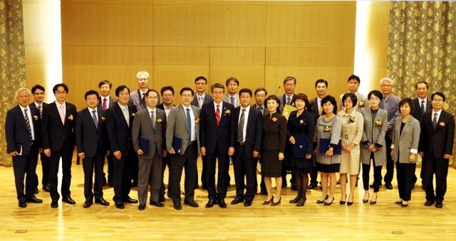 ▲ 김성익 총장, 장기근속자, 각부처장