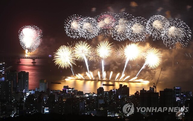 ▲ 8만 발 쏜 부산불꽃쇼 [연합뉴스 자료 사진]