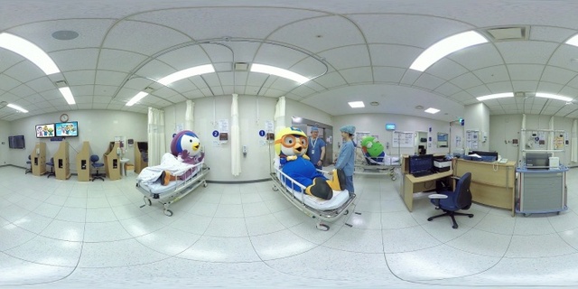 ▲ [사진] 뽀로로 캐릭터가 수술실과 마취과정에 대해 설명해주는 VR영상의 화면
