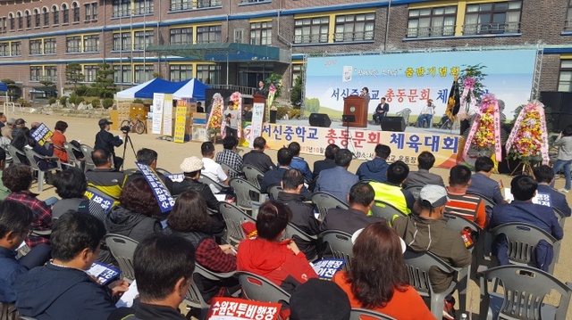 ▲ 경기 화성시 서신중학교, _익어가는 우리들_ 도서 출판기념회 가져