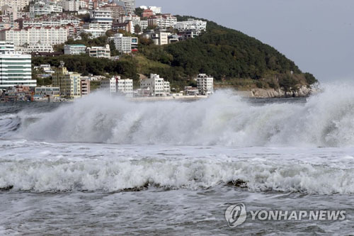 ▲ 태풍 '란' 북상, 제주도 풍랑경보. 연합뉴스
