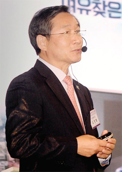 ▲ 유정복 인천시장이 발제 발표를 하고 있다.