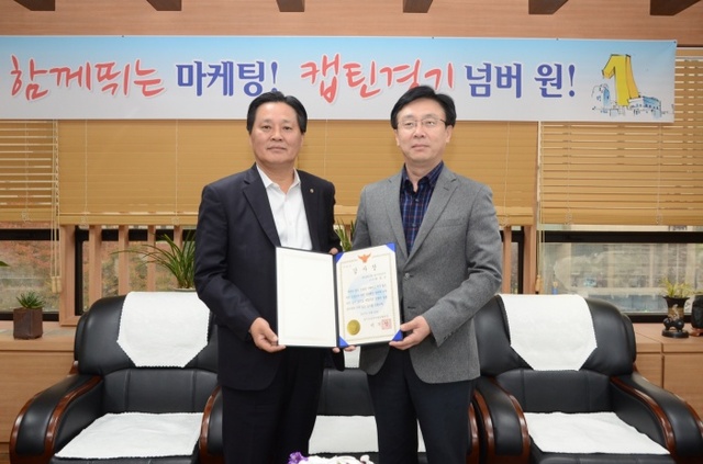 ▲ 왼쪽부터 최광수 경기영업본부장, 경기지방경찰청 김원식 수사2계장