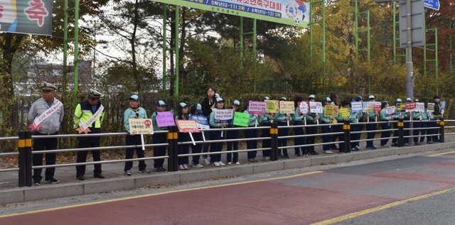 ▲ 171101 남양주서 보도자료(초등학교 교통캠페인)