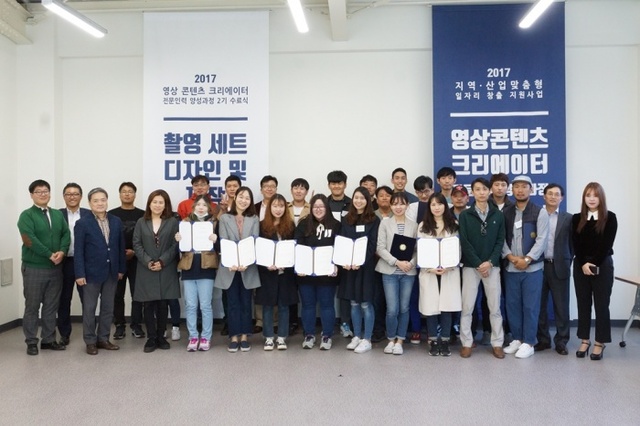 ▲ 고양지식정보산업진흥원이 '영상콘텐츠 우수인력 양성사업'을 실시하는 가운데 올해 촬영세트디자인 및 세트제작 우수인력을 배출했다.