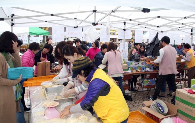 ▲ 의왕시사랑채_사랑나눔_대축제_(4)[1]