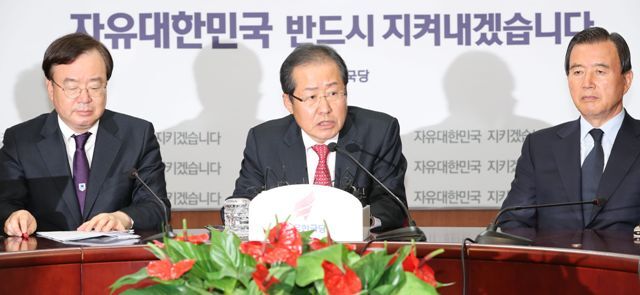 자유한국당 홍준표 대표가 3일 오후 서울 여의도 당사에서 기자간담회를 열고 한국당 1호 당원인 박근혜 전 대통령 제명을 공식 발표하고 있다.   /연합