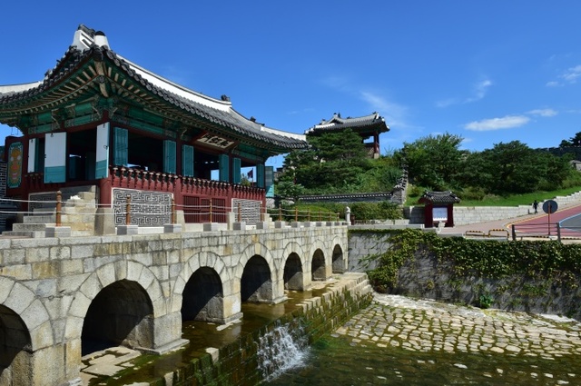 ▲ 수원시, _대한민국 테마여행 10선_ 사업으로 관광서비스 품질 높인다_자료사진2_화홍문
