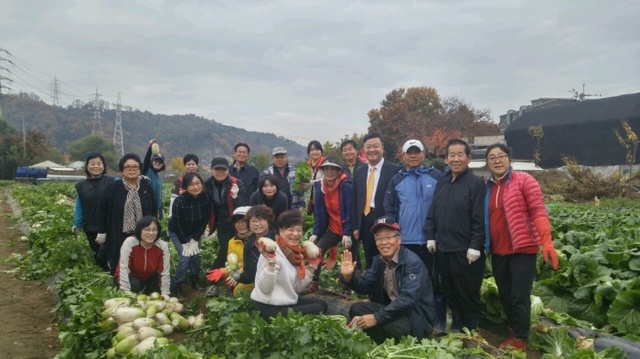 ▲ 의왕시청계동통장협의회, 배추나눔행사_2[1]