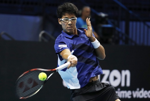 ▲ 한국 테니스의 간판 정현이 8일(현지시간) 이탈리아 밀라노에서 열린 남자프로테니스(ATP) 넥스트 제너레이션 파이널스 이틀째 A조 2차전에서 안드레이 루블레프(37위·러시아)를 상대로 강력한 포핸드 스트로크를 날리고 있다.연합뉴스