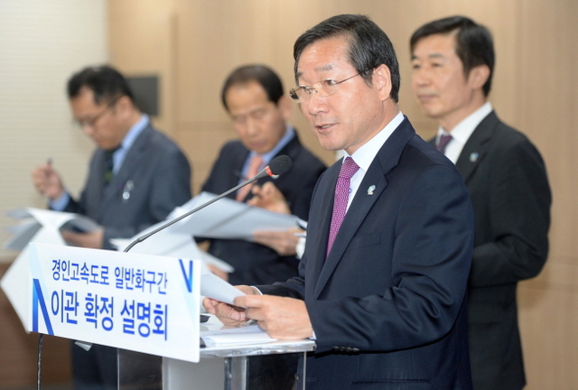 ▲ 9일 오전 유정복 인천시장이 인천시 남동구 인천시청 공감 회의실에서 '경인고속도로 일반화 구간 이관 확정' 발표를 하고 있다.장용준기자