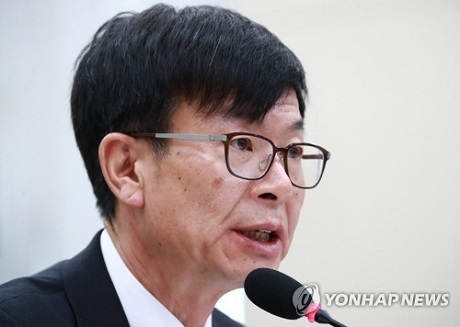▲ 공정개래위원회가 법집행체계 개선 TF 논의 결과 중간보고서를 발표했다. 사진은 김상조 위원장이 지난달 31일 국회 정무위원회 국정감사에서 답변하는 모습. 사진/연합뉴스