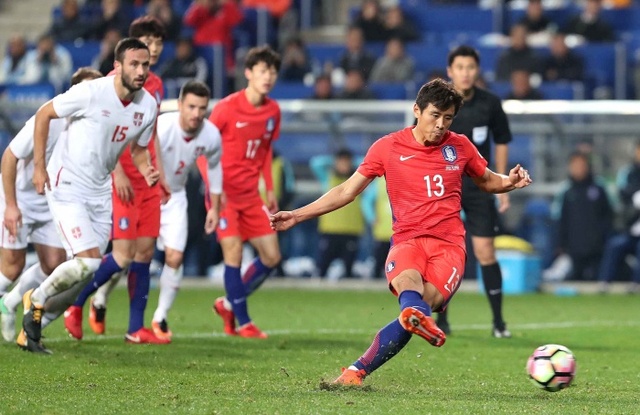 ▲ 14일 울산 문수축구경기장에서 열린 축구국가대표팀 평가전 대한민국과 세르비아의 경기에서 한국의 구자철이 자신이 얻어낸 패널티킥을 침착하게 성공하고 있다.연합뉴스