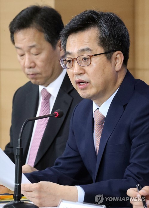 ▲ 김동연 경제부총리 겸 기획재정부장관이 16일 오전 종로구 정부서울청사에서 한국-캐나다 통화스와프와 관련해 브리핑하고 있다. 연합뉴스