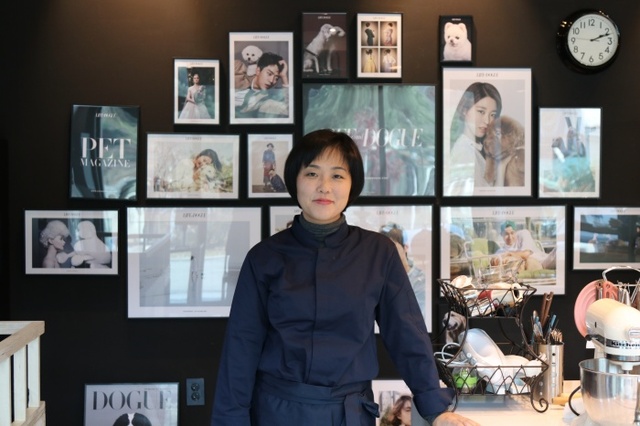 ▲ 애견푸드레시피 연구소에 선 이수진 대표. 양평과 함께하는 양평관광의 활성화에 앞장서겠다는 포부를 밝힌다.