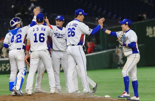 ▲ 17일 일본 도쿄돔에서 열린 아시아프로야구챔피언십(APBC) 한국과 대만의 경기에서 1대0으로 승리한 대표팀 선수들이 환호하고 있다.연합뉴스