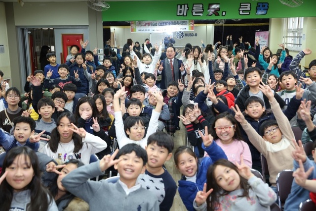 ▲ 군포시의회 홍경호의원, 1일 명예교사)