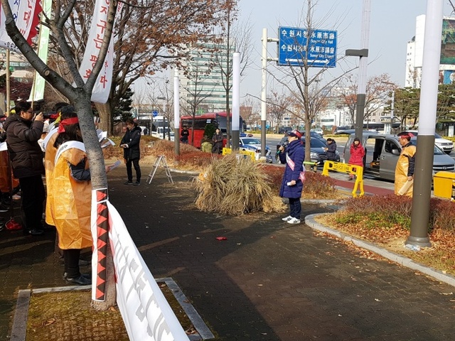 ▲ 화성시 농민단체 수원군공항 이전 반대집회 김혜진 시의원 말씀