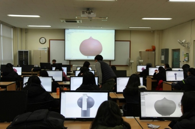 ▲ 한국폴리텍대학 성남캠퍼스, 성남여중 진로체험 행사 개최 2
