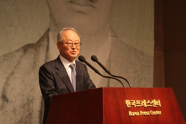 ▲ 몽양 여운형 70주기 추모학술제에서 이부영 몽양기념회 회장이 인사를 하고 있다.