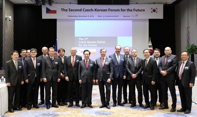 ▲ 사진1_제2차 한-체코 미래포럼 기념촬영