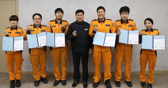 ▲ 일산소방서, 심정지 환자 소생 소방대원 7명 ‘하트세이버 인증서’ 수여