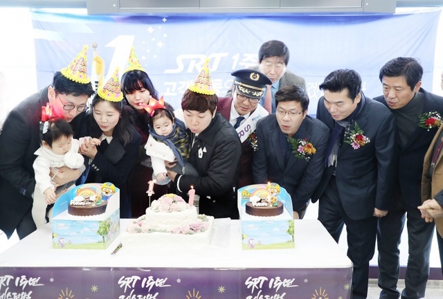 ▲ 시민들과 함께 SRT평택지제역 개통 1주년 행사