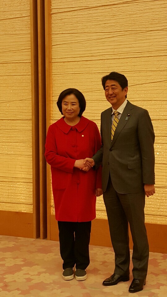 ▲ 박순자 의원과 아베 신조 일본 총리