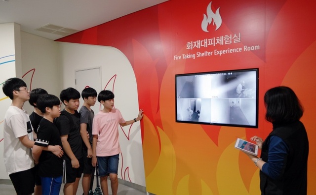 ▲ 사진3_지역사회 청소년과 함께하는 삼성전자 환경안전 체험교육