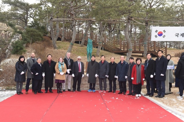 ▲ 사본 -하남시-미국 리틀락시간 국제자매도시 결연 “25주년 기념 상징조형물 제막식” 열려