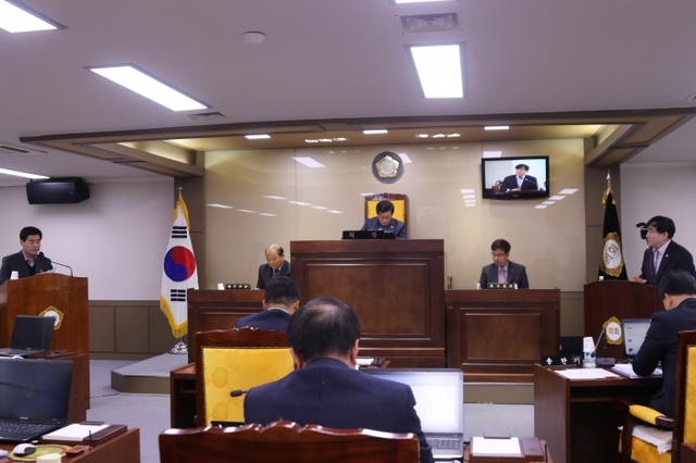 ▲ 제249회 양평군의회 5차 본회의에서 군정질문을 하고 잇는 박현일 의원