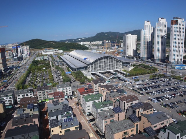 ▲ KTX광명역에서 인천국제공항, 부천 송내, 서울 관악까지 한번에 가는 순환버스가 운행을 시작했다. 광명시 제공