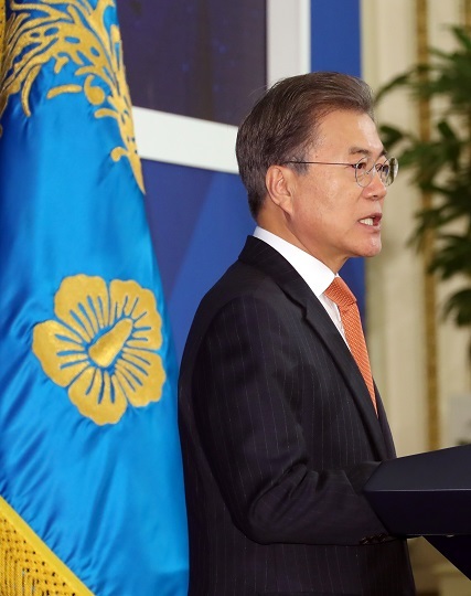 스문재인 대통령이 22일 전날 화재 참사가 발생한 충북 제천을 방문한다고 청와대가 밝혔다. 연합뉴.jpg