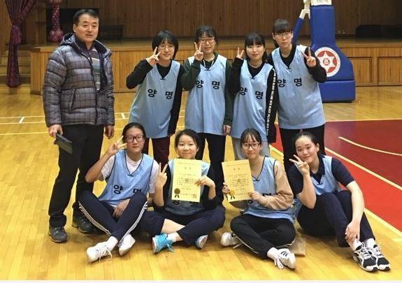 ▲ 제19회 경기도교육감배 중ㆍ고동아리농구대회에서 여고부 우승팀 양명여고.