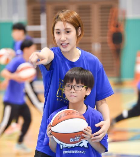 ▲ 여자프로농구 용인 삼성생명의 재능기부 행사 장면.용인 삼성생명 제공