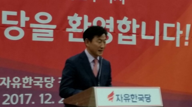▲ 입당환영식서 연설하는 김동근 전 부지사