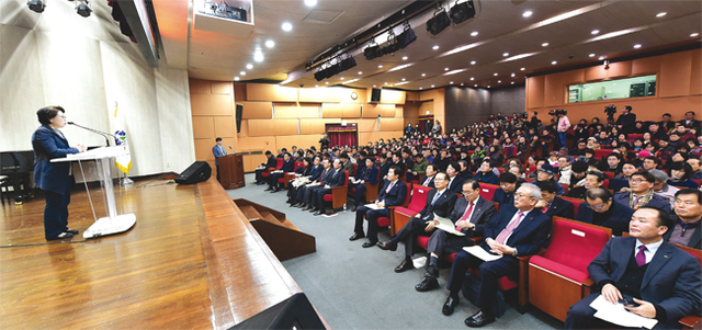 환경부와 국방부는 지난해 12월 6일 부평구청 대회의실에서 부평미군기지캠프마켓 환경조사 결과 빛 정화방안을 발표했다.