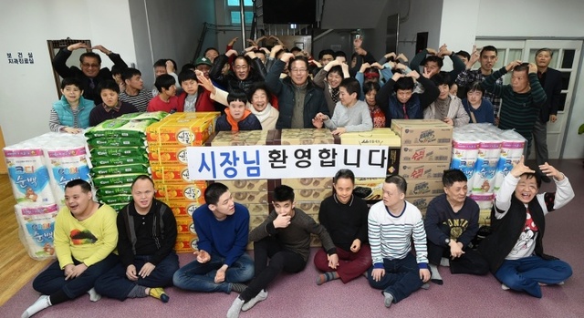 ▲ 조억동 시장, 2018년 새해맞이 소외계층 위문1