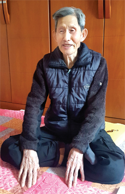 ▲ 9일 실향민인 이병호 할아버지가 남북 고위급회담 개최 소식에 설레이는 표정으로 소감을 밝히고 있다. 주영민기자