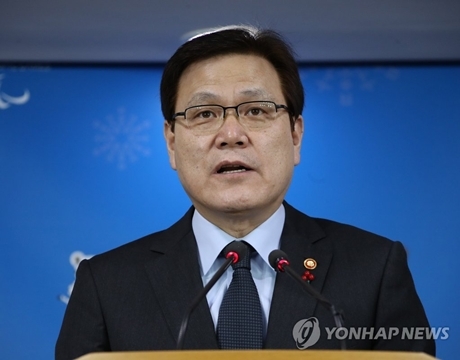▲ 최종구 금융위원장이 15일 오전 정부서울청사에서 금융혁신 추진방향을 발표하고 있다. 사진/연합뉴스