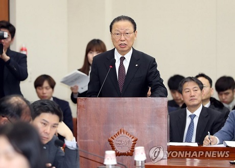 ▲ 최흥식 금융감독원장은 금감원 직원이 정부발표전 보유한 가상화폐를 매도한 사실이 있다고 밝혔다. 사진/연합뉴스