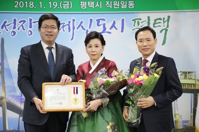 ▲ 평택시 김명화 도시주택국장 명예퇴직
