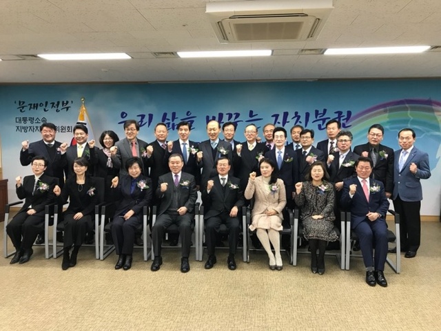 ▲ 시흥, 김윤식시장 위촉, 맨뒷줄 오른쪽