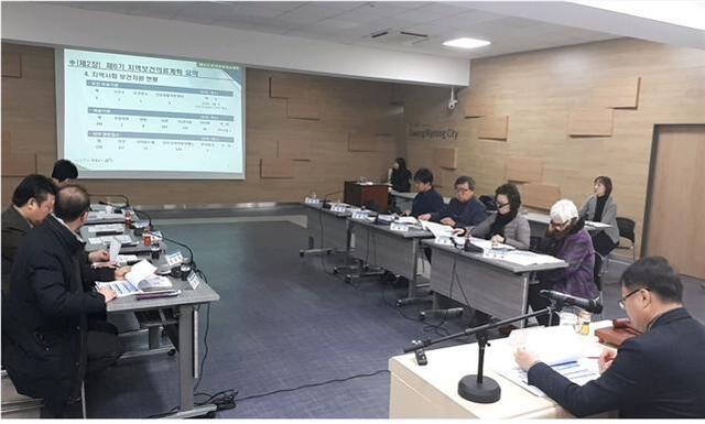 ▲ 광명시는 23일 시청 중회의실에서 2018년 지역보건의료계획 심의위원회를 개최했다. 광명시 제공