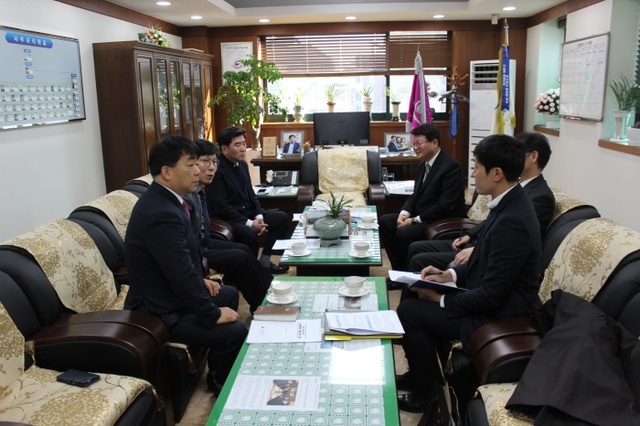 신규명 세무서장이 한국외식업중앙회 경기도지회를 찾아 일자리 안정자금 홍보를 위한 간담회를 벌였다.