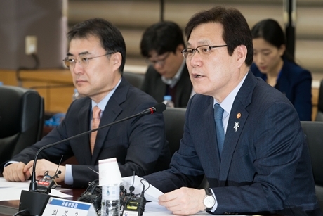 ▲ 금융그룹 통합감독 간담회에서 최종구 금융위원장이 모두발언을 하고 있다. 사진/금융위원회