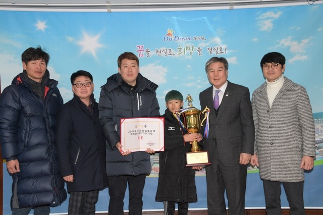 ▲ 8-1. 동두천유소년축구클럽, 상해 푸타 국제 청소년축구대회 3위 입상