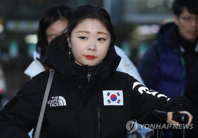 ▲ 피겨 여자 싱글 김하늘(평촌중)이 7일 오후 강원도 평창동계올림픽 강릉선수촌에 도착하고 있다.연합뉴스