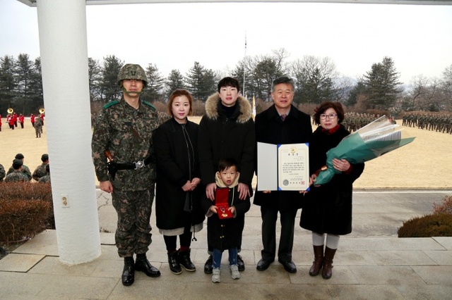 ▲ 6ㆍ25무공훈장 수여 (3)